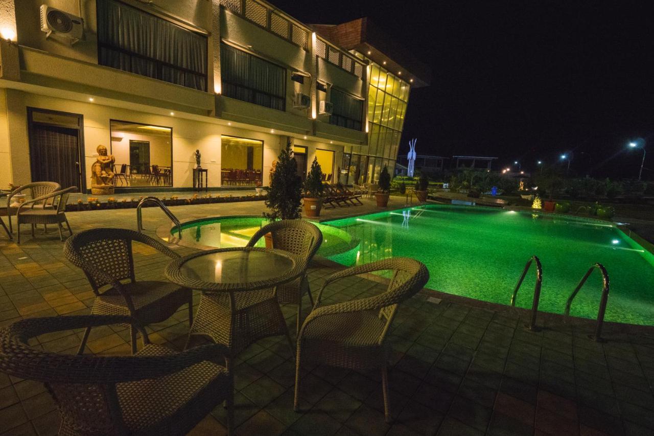 La Vita Nuova Resort Shaugaon Exterior foto